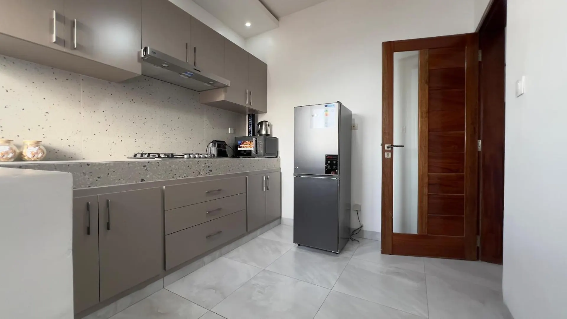 Cozy Rooftop Studio Apartment Near Almadies Dakar