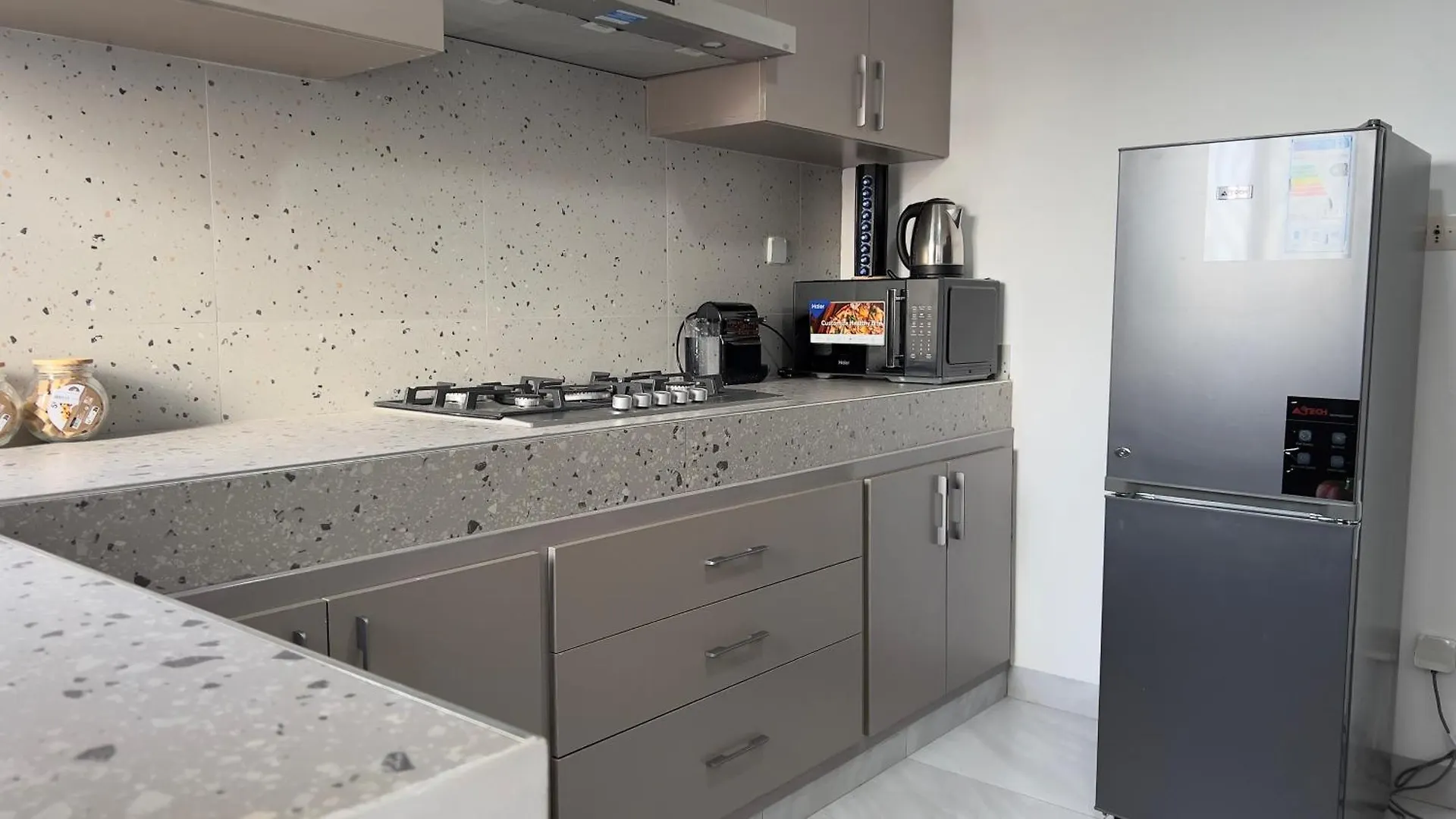 Cozy Rooftop Studio Apartment Near Almadies Dakar